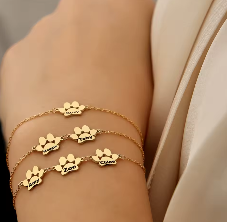 Personligt armband med tass och namn